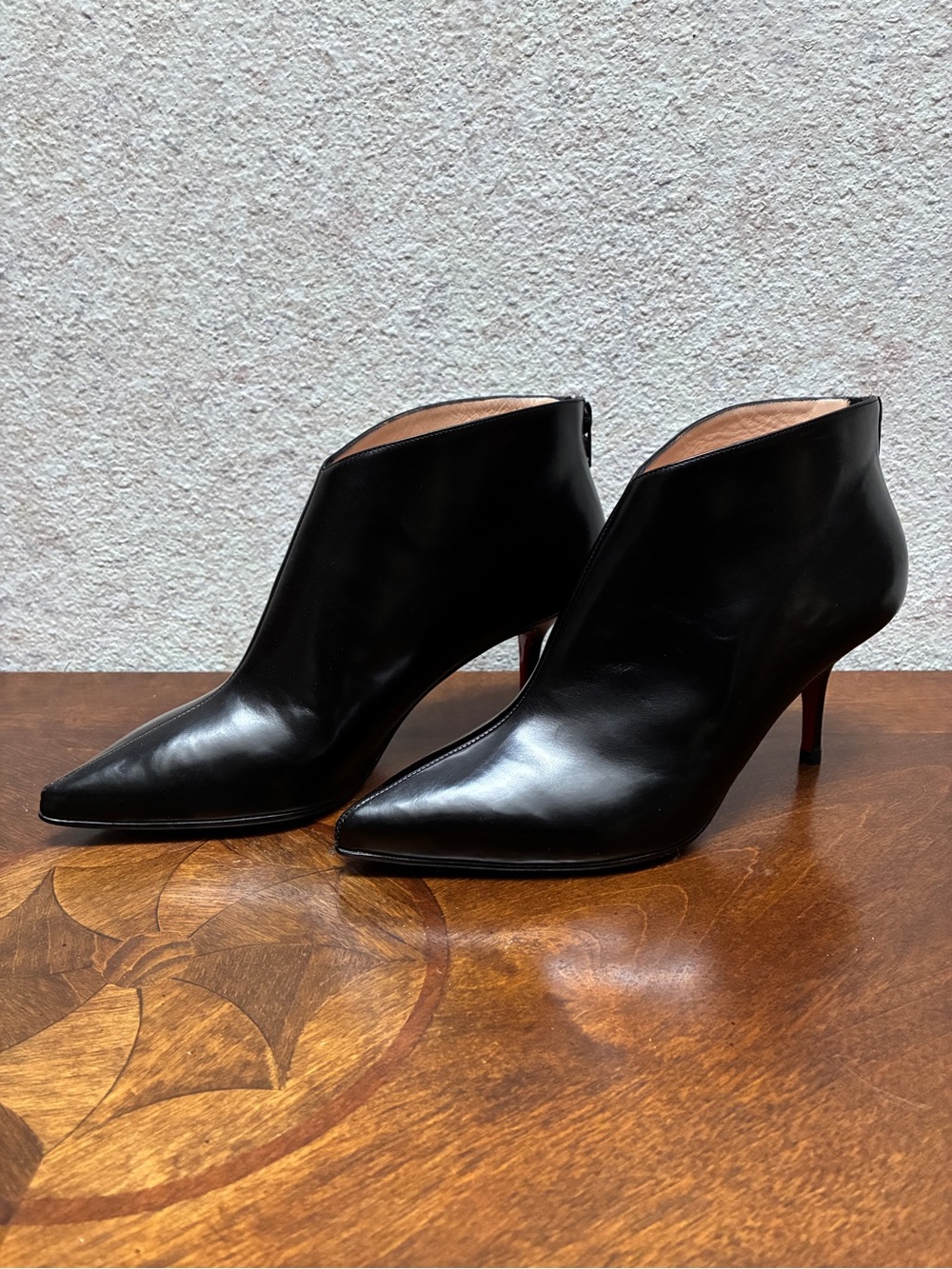 Christian Louboutin Women's Black Pointed-Leather Ankle Booties NEW